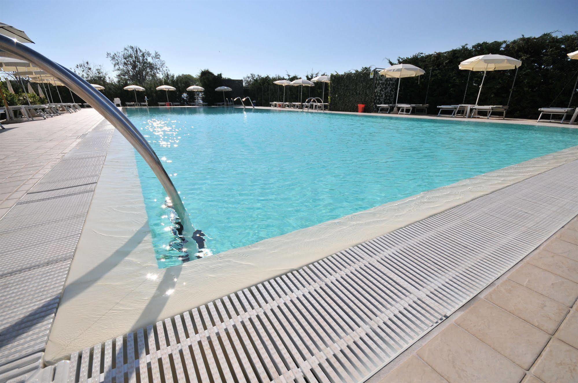 Residence Cleo Llido Degli Estensi Exterior foto